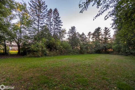 11142 Thrush Avenue Mason City IA 50401