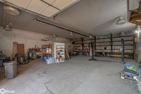 11142 Thrush Avenue Mason City IA 50401