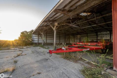 11142 Thrush Avenue Mason City IA 50401