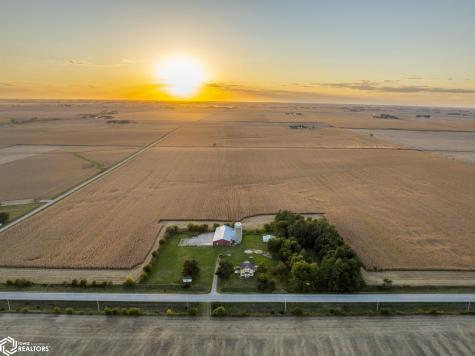 11142 Thrush Avenue Mason City IA 50401