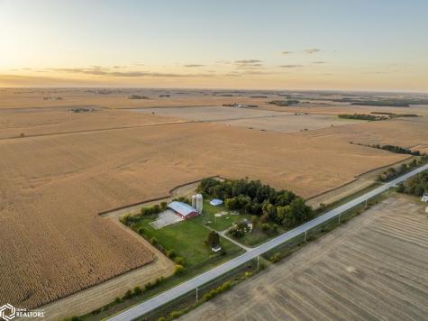 11142 Thrush Avenue Mason City IA 50401