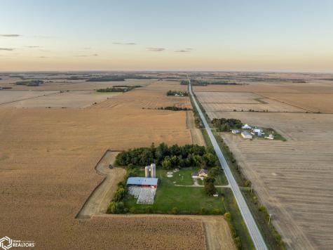 11142 Thrush Avenue Mason City IA 50401