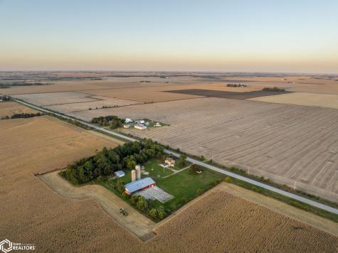 11142 Thrush Avenue Mason City IA 50401