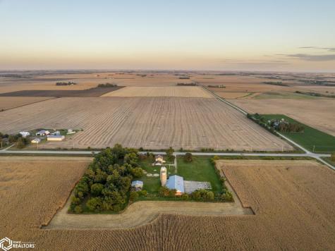 11142 Thrush Avenue Mason City IA 50401