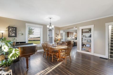 11142 Thrush Avenue Mason City IA 50401