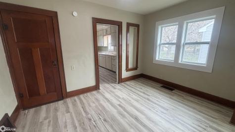 118 25th Street SW Mason City IA 50401