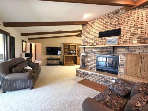 1866 Timber Avenue Charles City IA 50616