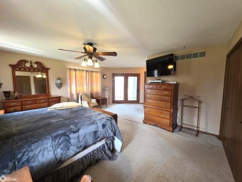 1866 Timber Avenue Charles City IA 50616