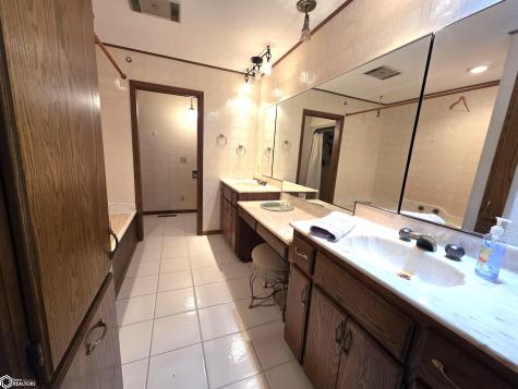 1866 Timber Avenue Charles City IA 50616