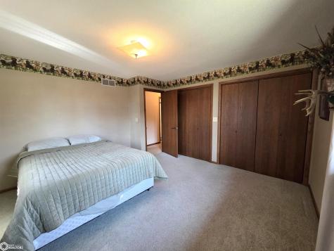 1866 Timber Avenue Charles City IA 50616