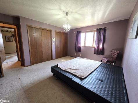 1866 Timber Avenue Charles City IA 50616