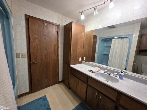 1866 Timber Avenue Charles City IA 50616