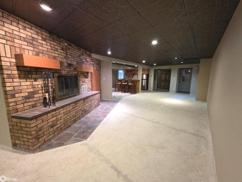 1866 Timber Avenue Charles City IA 50616