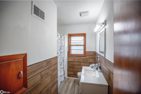 343 Howard Avenue Woden IA 50484