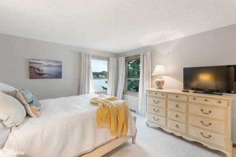 78 Lakeview Drive Mason City IA 50401