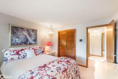 78 Lakeview Drive Mason City IA 50401