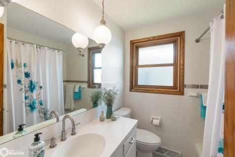 78 Lakeview Drive Mason City IA 50401