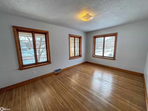 321 1st Street NW Hampton IA 50441