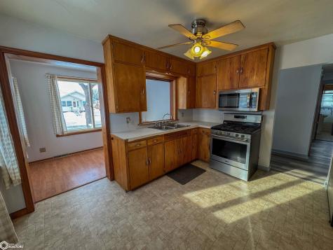 321 1st Street NW Hampton IA 50441