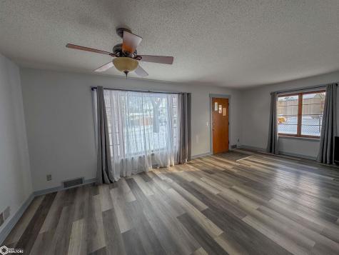 321 1st Street NW Hampton IA 50441