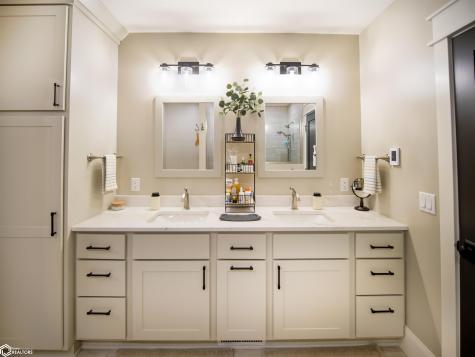 135 E B Street Forest City IA 50436