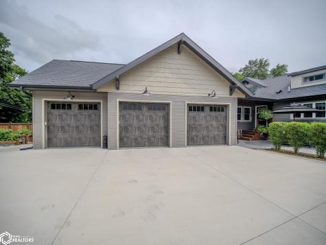 135 E B Street Forest City IA 50436