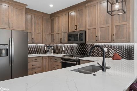 305 W 12th Avenue Clear Lake IA 50428