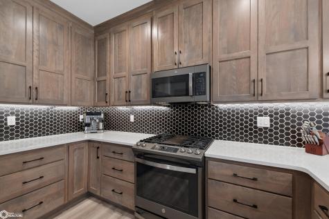 305 W 12th Avenue Clear Lake IA 50428