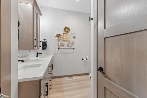 305 W 12th Avenue Clear Lake IA 50428