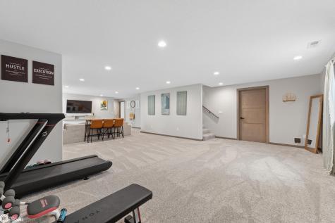 305 W 12th Avenue Clear Lake IA 50428