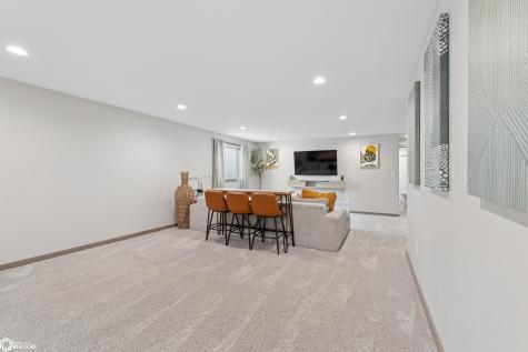 305 W 12th Avenue Clear Lake IA 50428