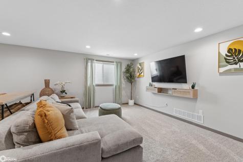 305 W 12th Avenue Clear Lake IA 50428