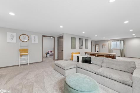 305 W 12th Avenue Clear Lake IA 50428