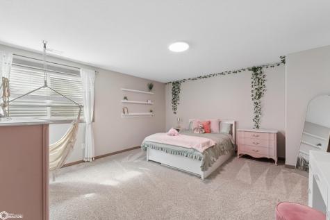 305 W 12th Avenue Clear Lake IA 50428