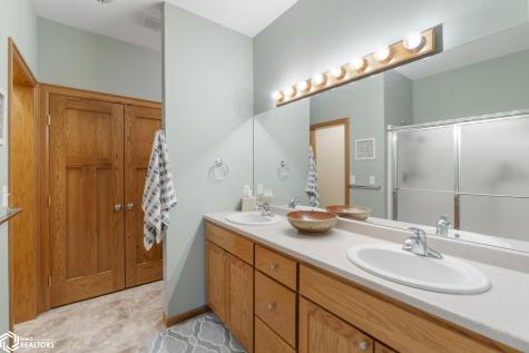 206 Brickyard Court Sheffield IA 50475