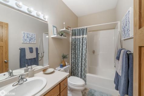 206 Brickyard Court Sheffield IA 50475
