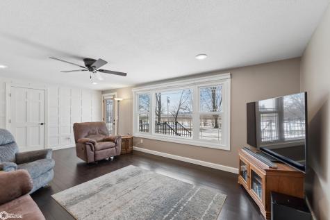 14303 Raven Avenue Mason City IA 50401