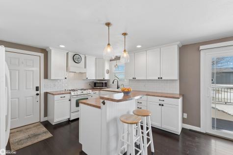 14303 Raven Avenue Mason City IA 50401