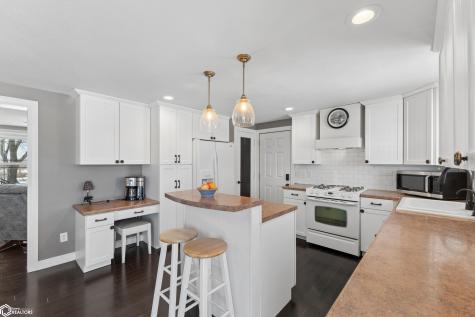 14303 Raven Avenue Mason City IA 50401