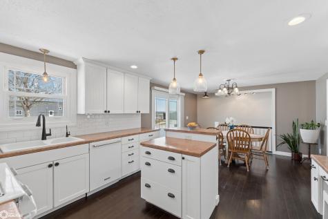 14303 Raven Avenue Mason City IA 50401