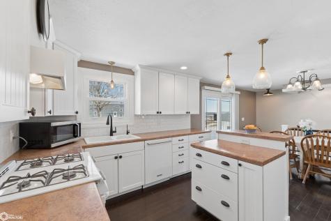14303 Raven Avenue Mason City IA 50401