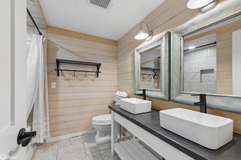 14303 Raven Avenue Mason City IA 50401