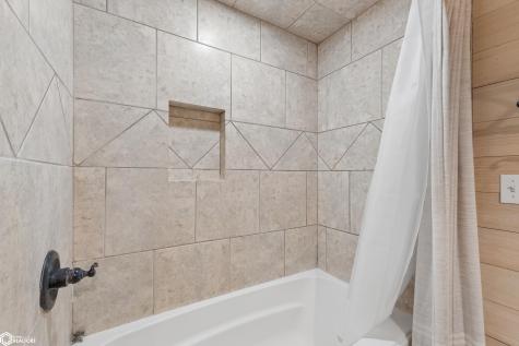 14303 Raven Avenue Mason City IA 50401
