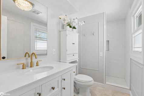14303 Raven Avenue Mason City IA 50401