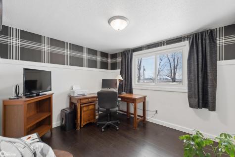 14303 Raven Avenue Mason City IA 50401