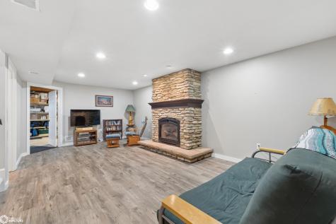 14303 Raven Avenue Mason City IA 50401