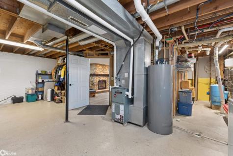 14303 Raven Avenue Mason City IA 50401