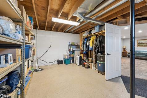 14303 Raven Avenue Mason City IA 50401