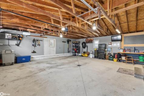 14303 Raven Avenue Mason City IA 50401