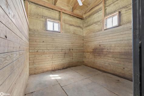 14303 Raven Avenue Mason City IA 50401